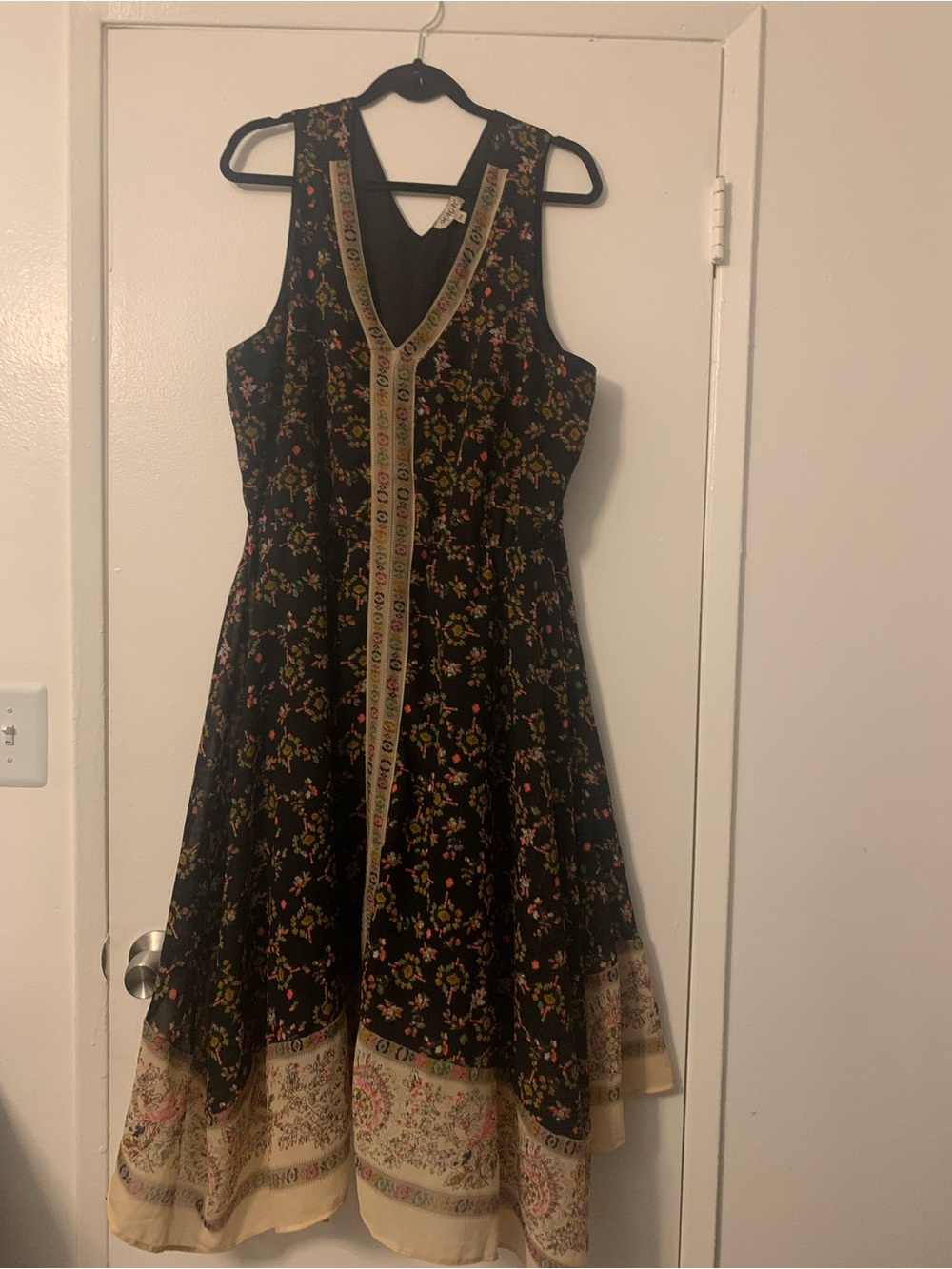 Magic Black Floral V‑Neck Sleeveless Midi Dress with Cream Border
